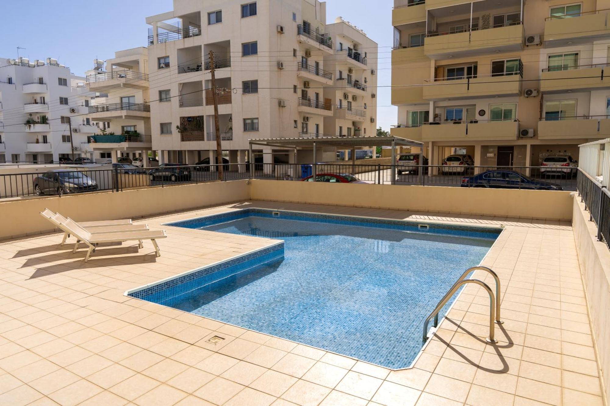 Olivia Mackenzie 2 Bedroom Flat With Pool Larnaca Exterior foto